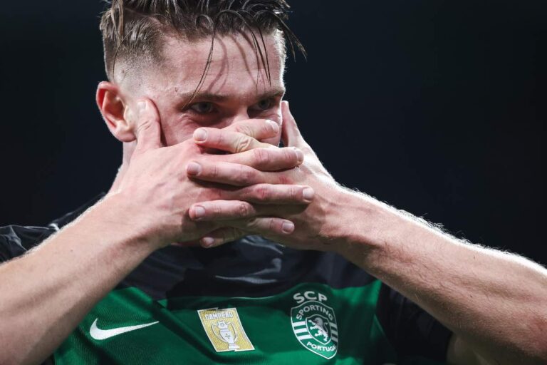 Gyokeres esulta con la maglia dello Sporting Lisbona