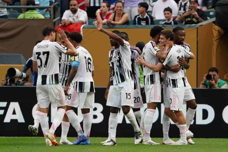 La Juventus esulta dopo un gol al Mondiale per Club