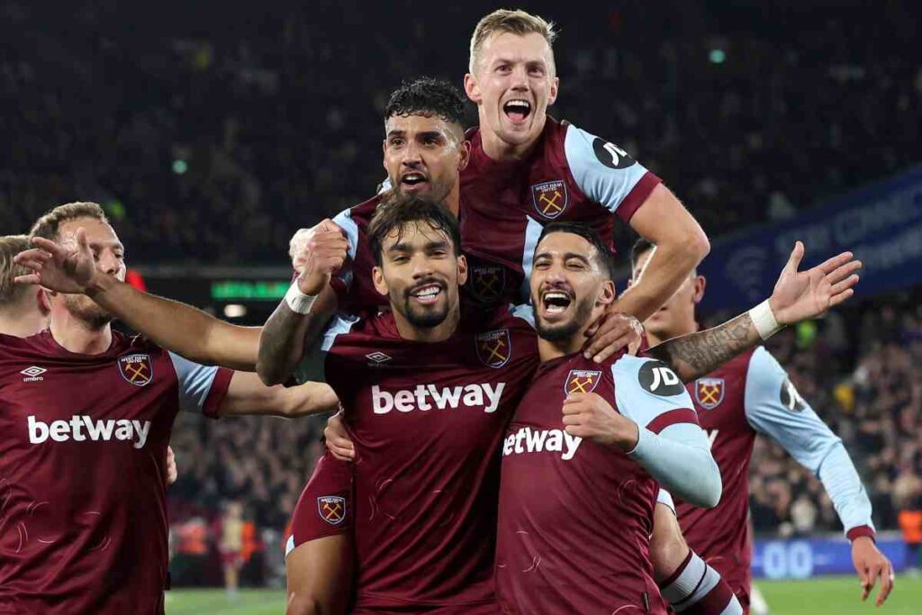 Paquetà esulta con i compagni