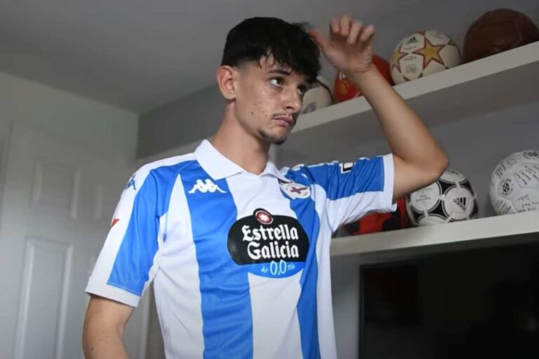 Patino con la maglia del Deportivo