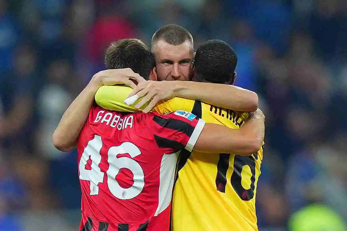 Pavlovic abbraccia i compagni