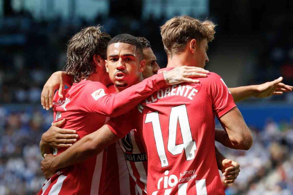 Lino abbracciato dai compagni