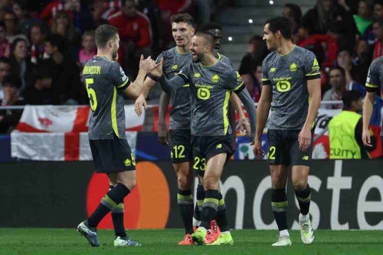 Zhegrova esulta con i compagni