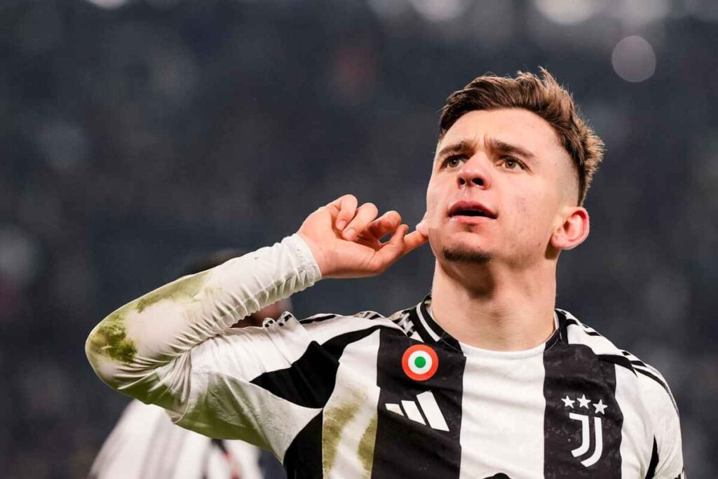 Conceiçao esulta con la maglia della Juventus portandosi il dito all'orecchio