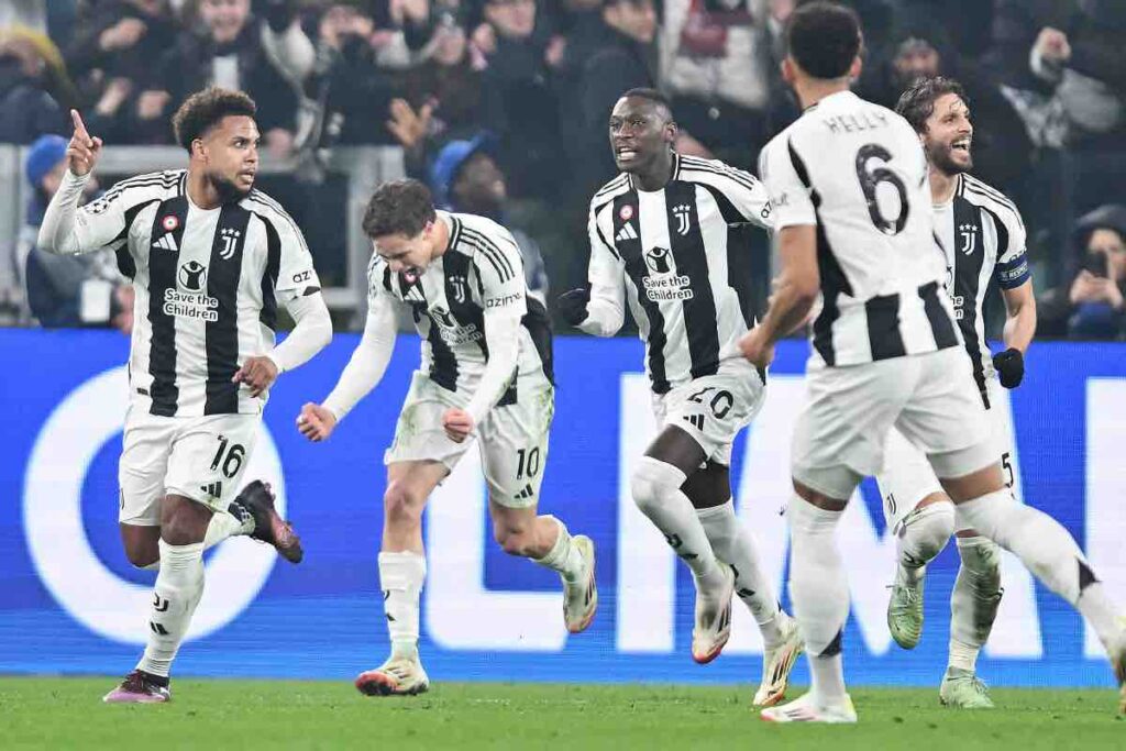 Giocatori della Juventus esultano