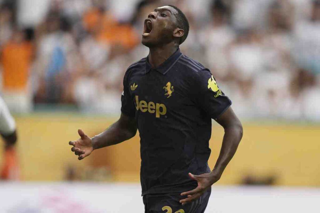 Kolo Muani urla in campo