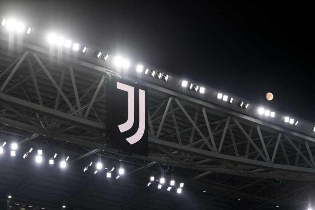 Il logo della Juventus all'Allianz Stadium