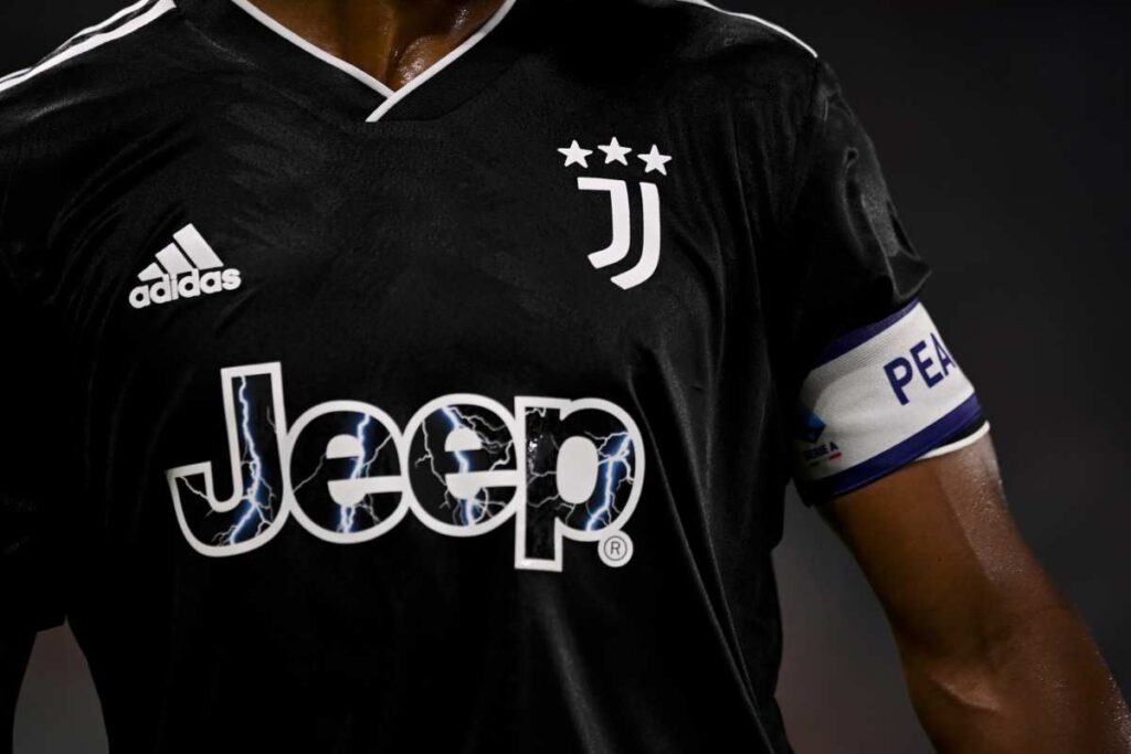 Un primo piano della maglia della Juventus