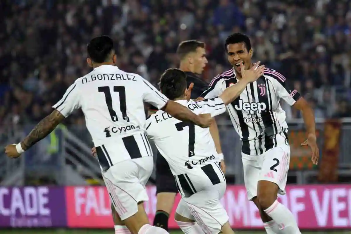 Nico Gonzalez a sinistra, Conceiçao al centro e Alberto Costa a destra esultano con indosso la maglia della Juventus