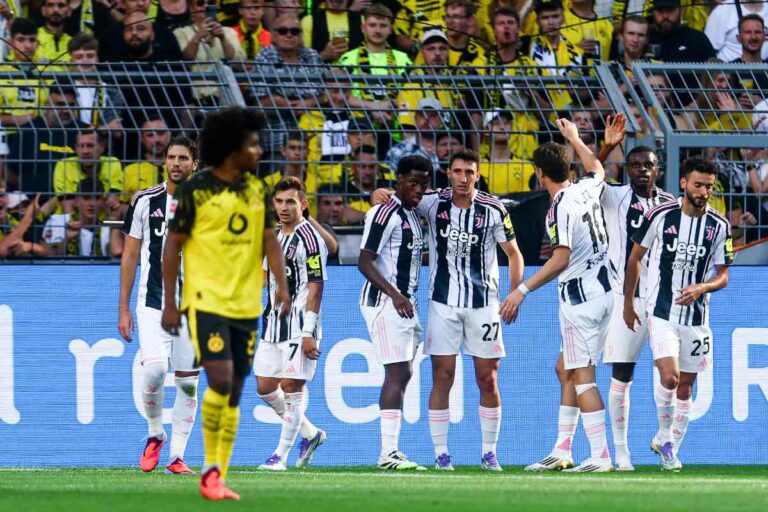La Juventus esulta dopo un gol