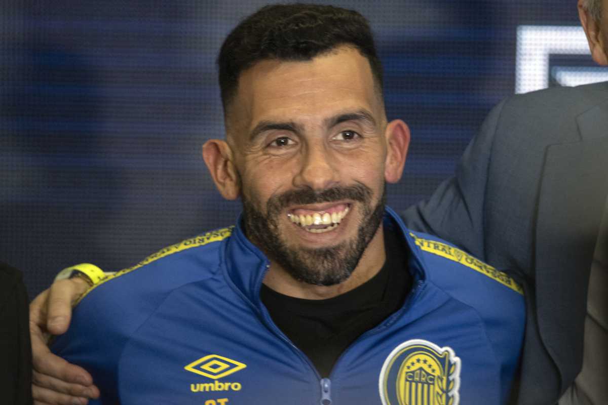 Carlitos Tevez in panchina