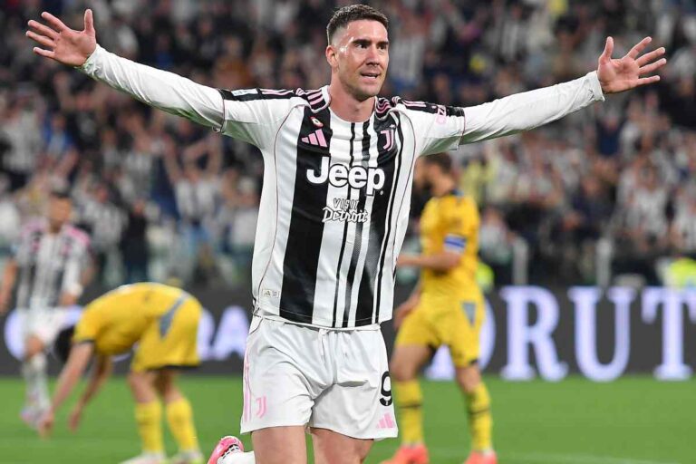 Dusan Vlahovic esulta