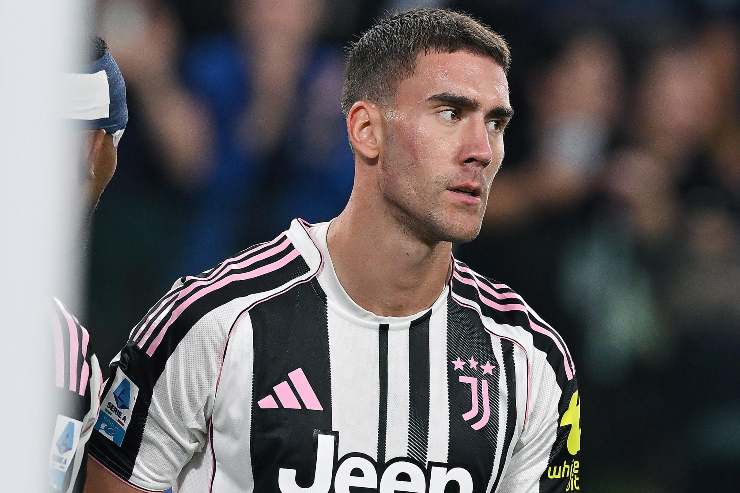 Dusan Vlahovic esulta dopo un gol