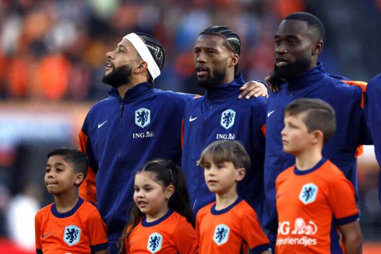 Geertruida durante l'inno olandese