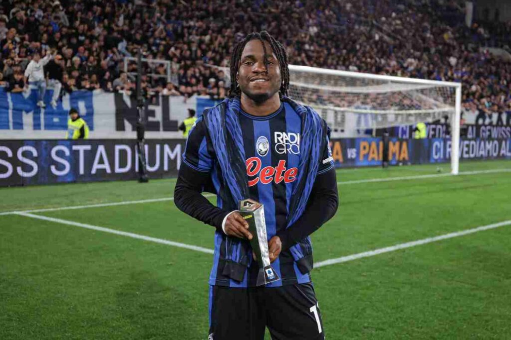 Lookman con il premio di MVP