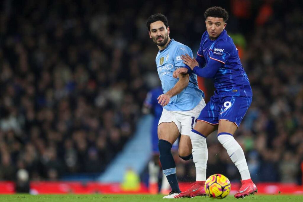 Sancho in campo con la maglia del Chelsea