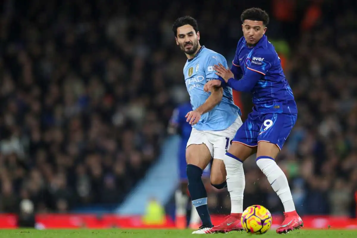 Sancho in campo con la maglia del Chelsea