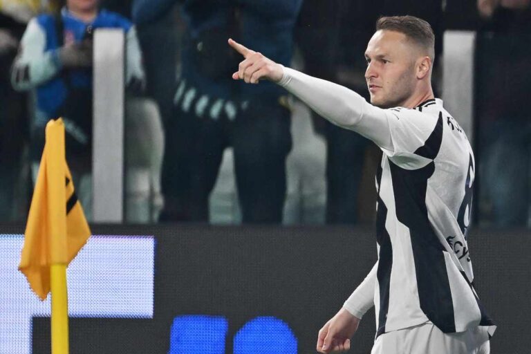 Teun Koopmeiners esulta