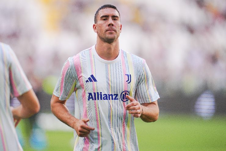 Vlahovic nel riscaldamento