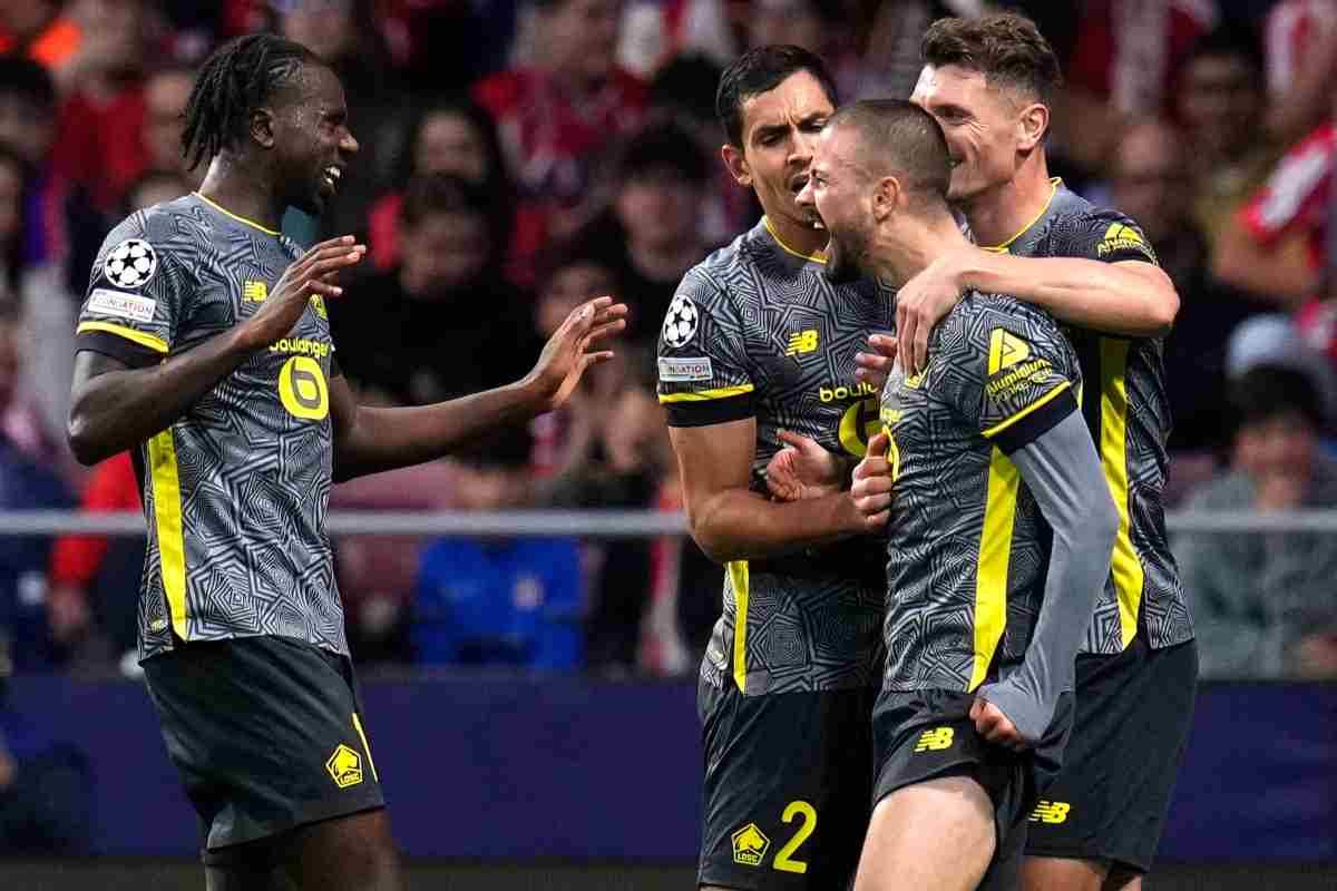 Zhegrova esulta con i compagni