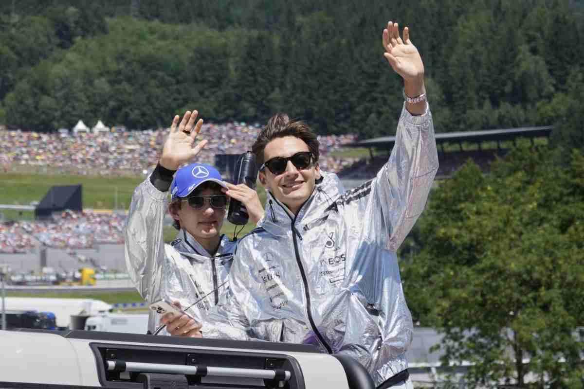 Antonelli e Russell salutano nella parata prima della gara con indosso la giacca CLIMACOOL di adidas