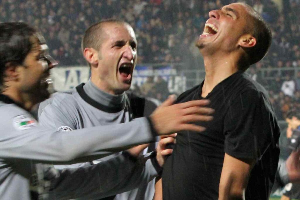 Diego Ribas da Cunha, Chiellini e Trezeguet festeggiano insieme dopo un gol