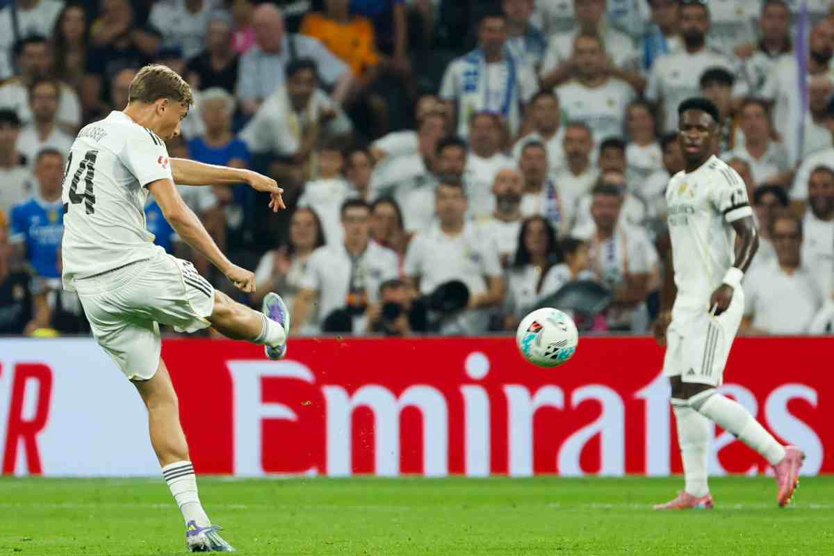 Il tiro dalla distanza di Huijsen durante Real Madrid-Osasuna