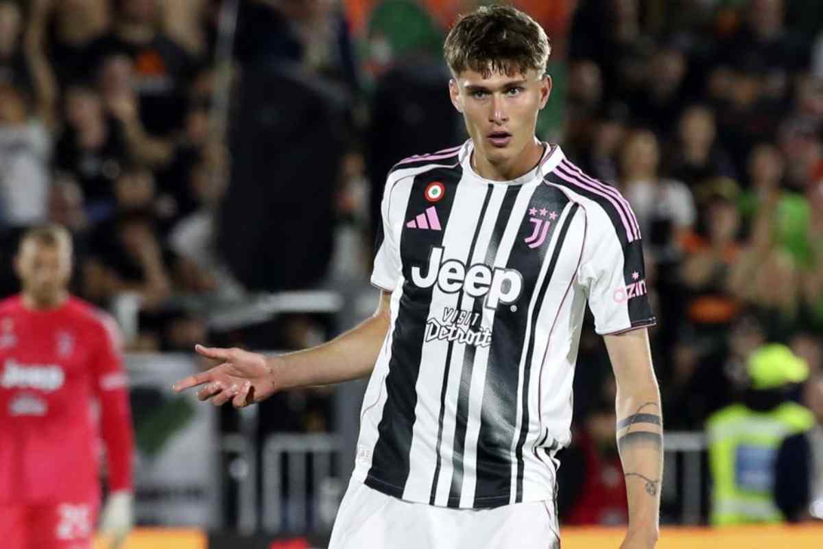 Savona in campo con indosso la maglia della Juventus
