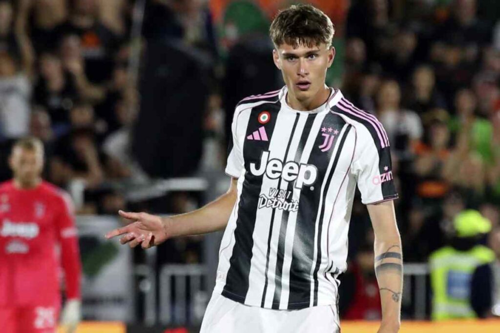 Savona in campo con indosso la maglia della Juventus