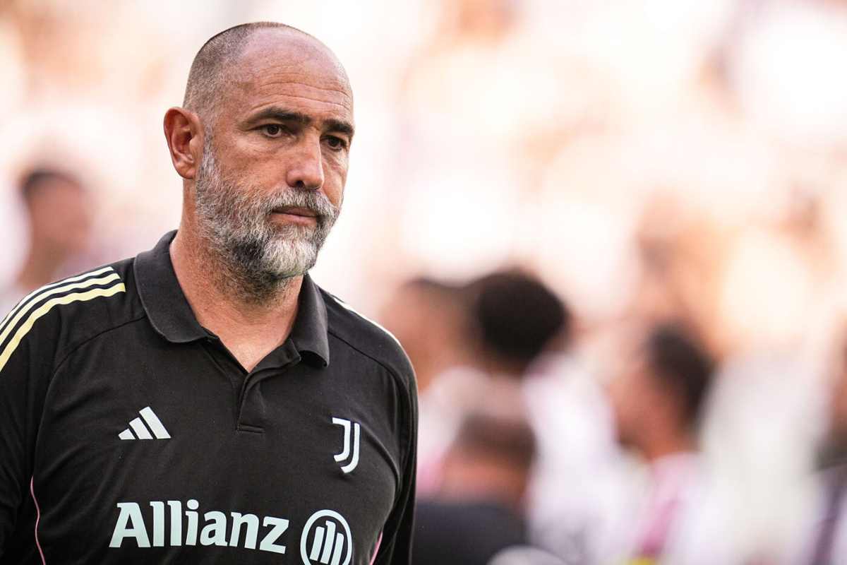 Tudor immortalato con gli abiti della Juventus