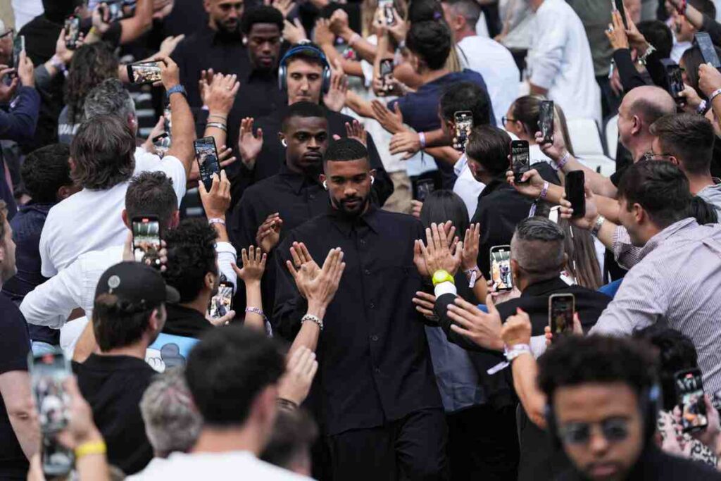 Bremer e compagni con i tifosi