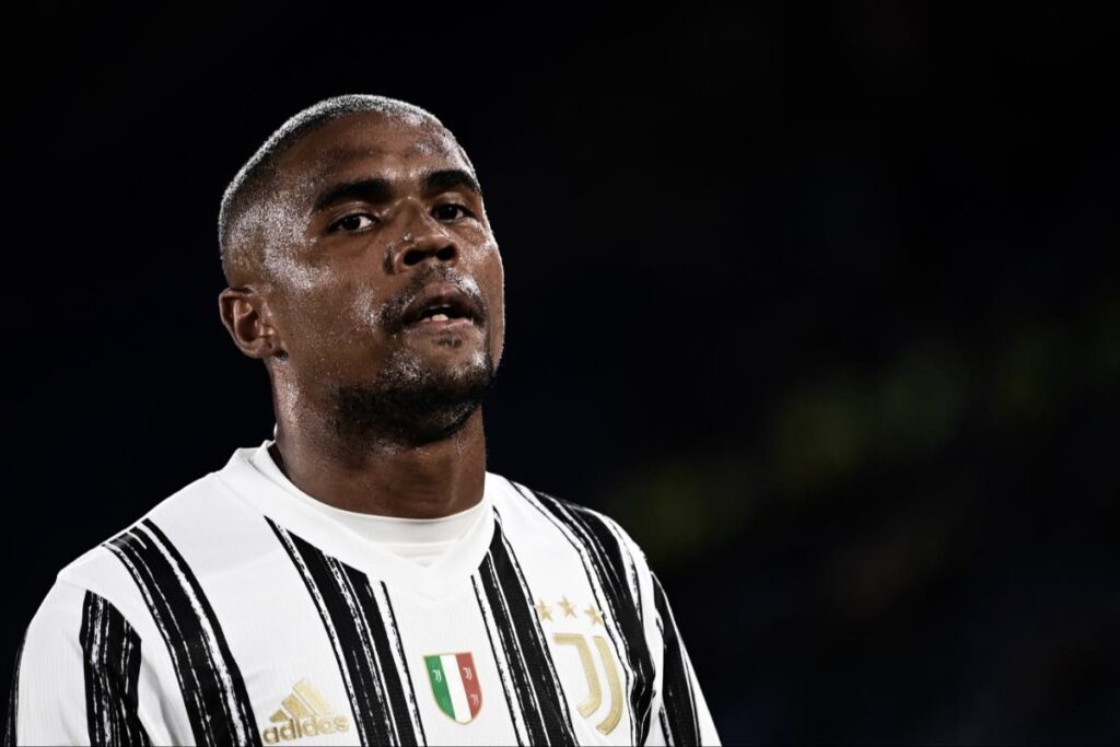 Juventus, brutte notizie per Douglas Costa: l'ex bianconero finisce nei guai