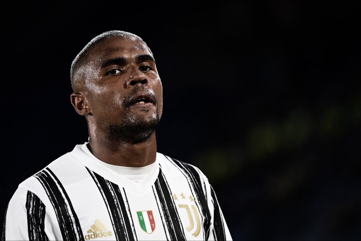 Juventus, brutte notizie per Douglas Costa: l'ex bianconero finisce nei guai