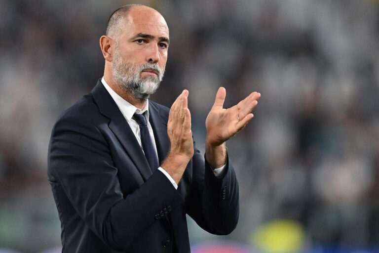 Igor Tudor applaude