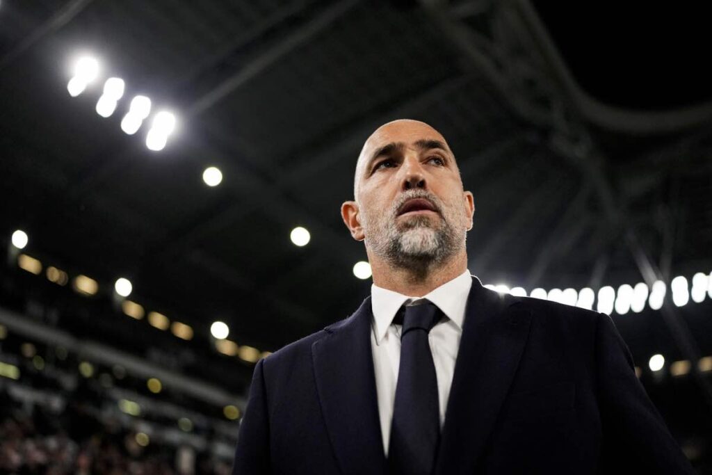 Igor Tudor inquadrato dal basso