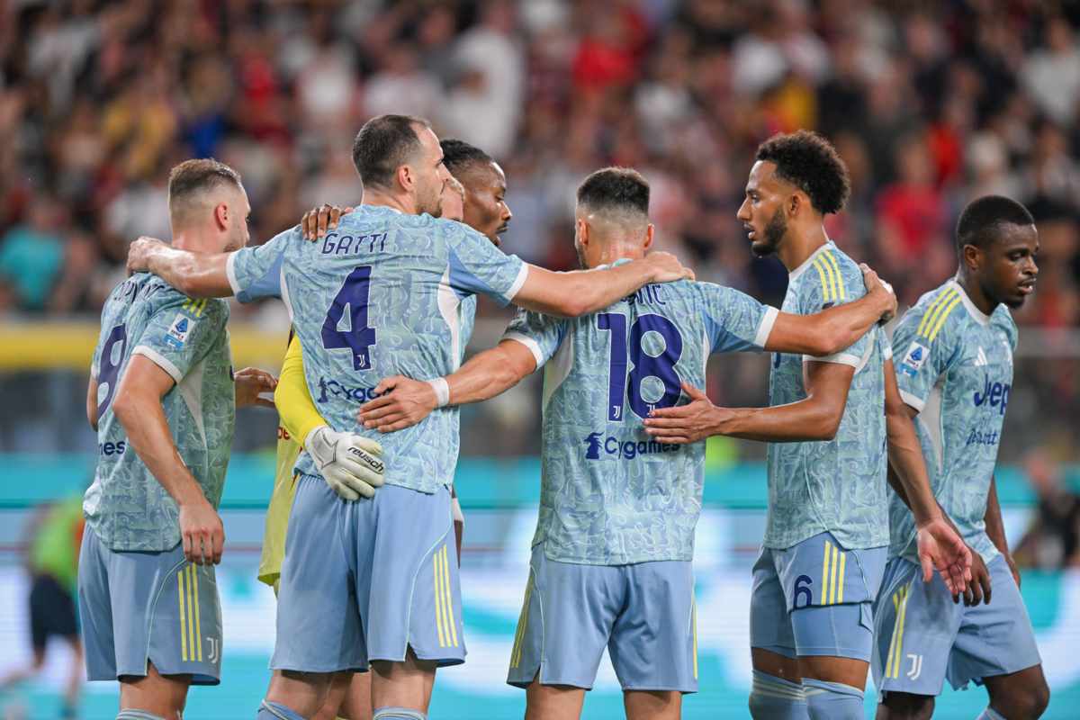 Giocatori Juventus in cerchio