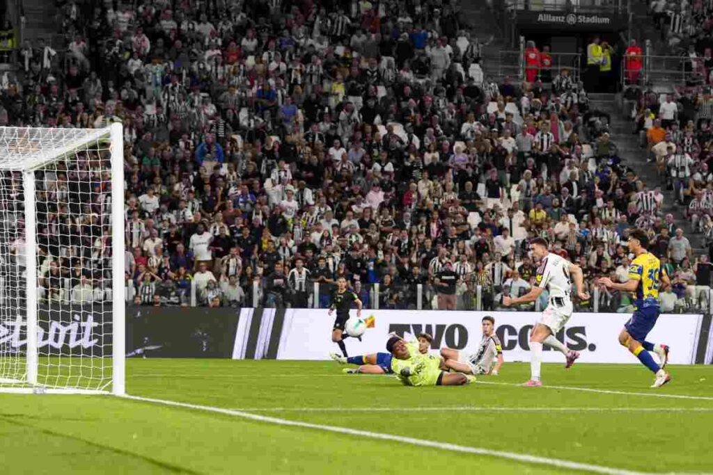 Vlahovic in gol contro il Parma