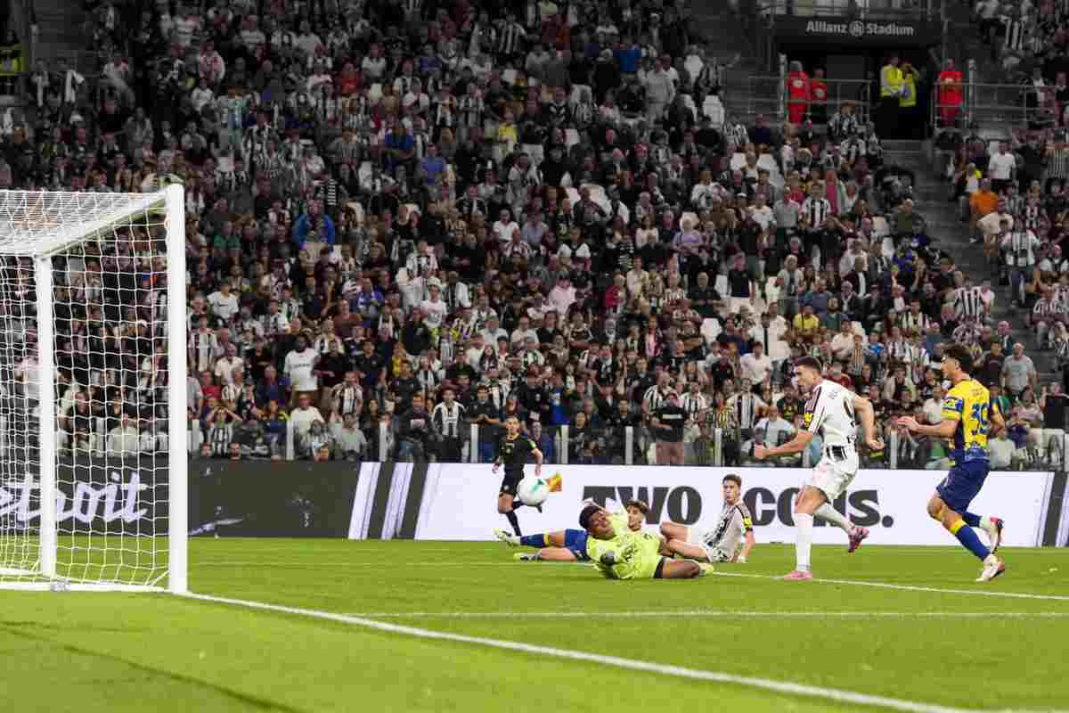 Vlahovic in gol contro il Parma