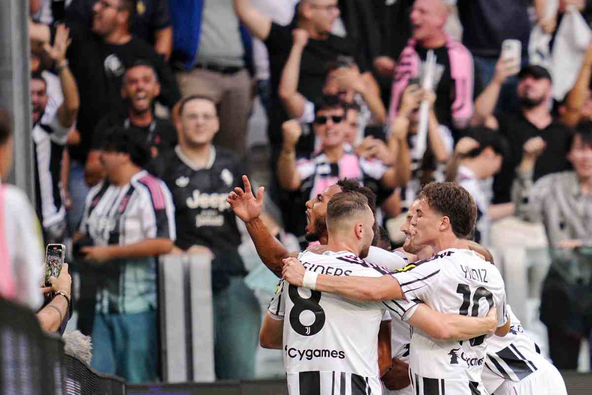 Giocatori Juventus esultano