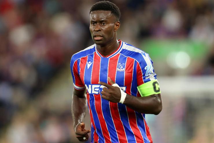 Marc Guehi con la maglia del Crystal Palace