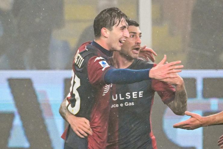 Fabio Miretti in campo con il Genoa