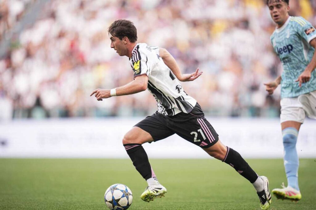 Fabio Miretti in campo con la Juventus