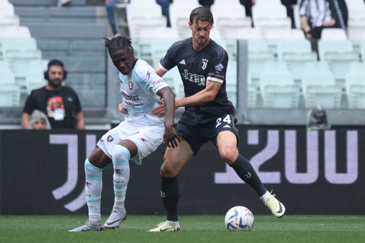 Rugani in campo con la Juventus