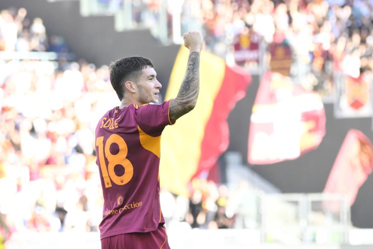 Matias Soulé con la maglia della Roma