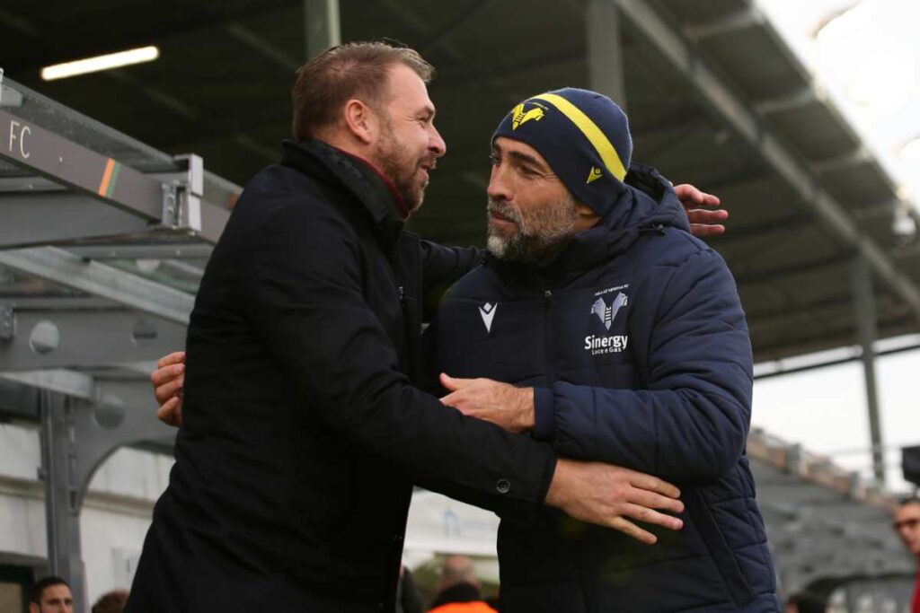 Tudor e Zanetti si abbracciano a bordo campo