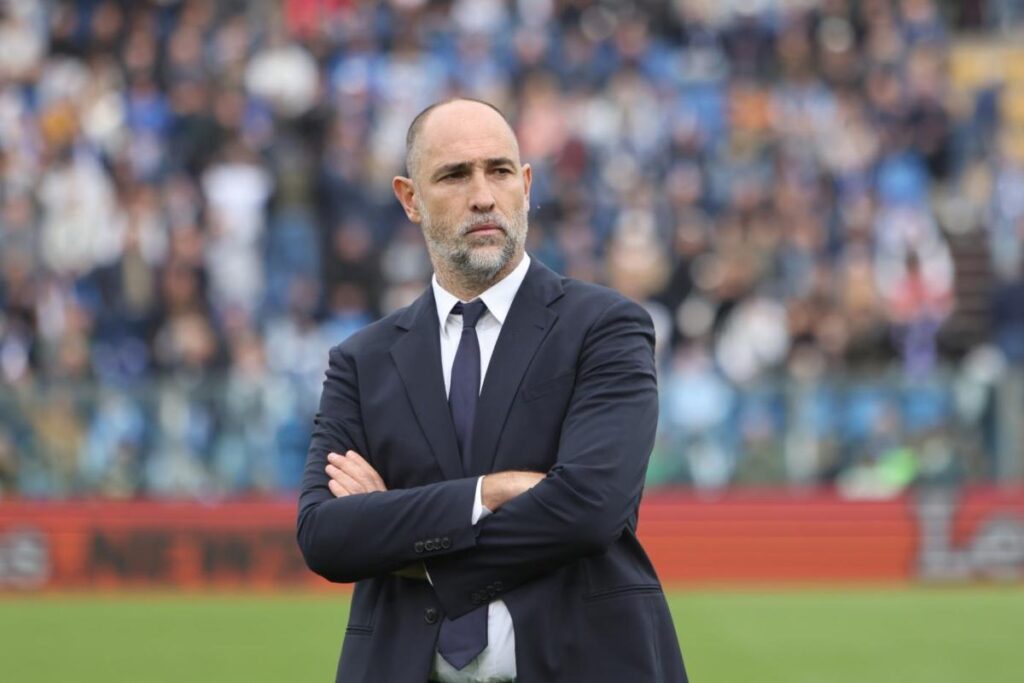 Igor Tudor a braccia conserte prima durante la partita tra la Juventus e il Como in Serie A 2025/2026 in casa dei lariani