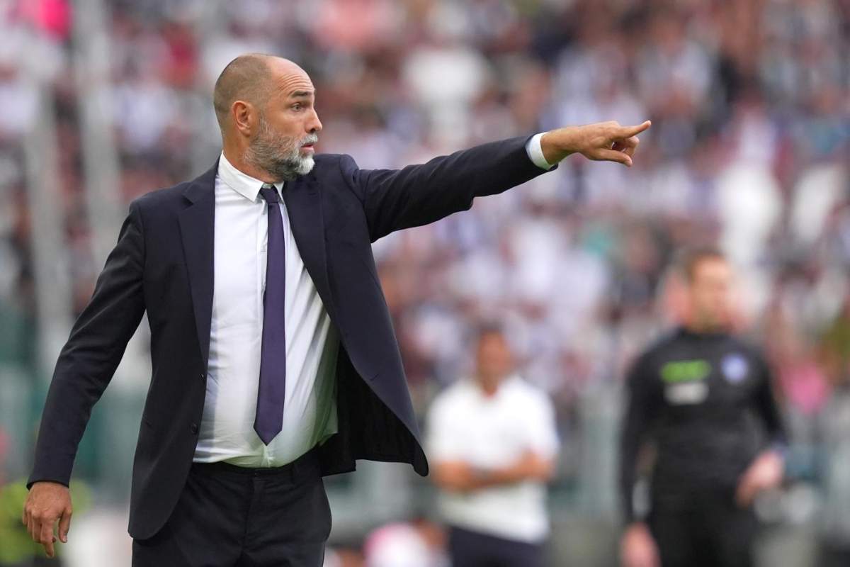 Igor Tudor dà indicazioni ai giocatori