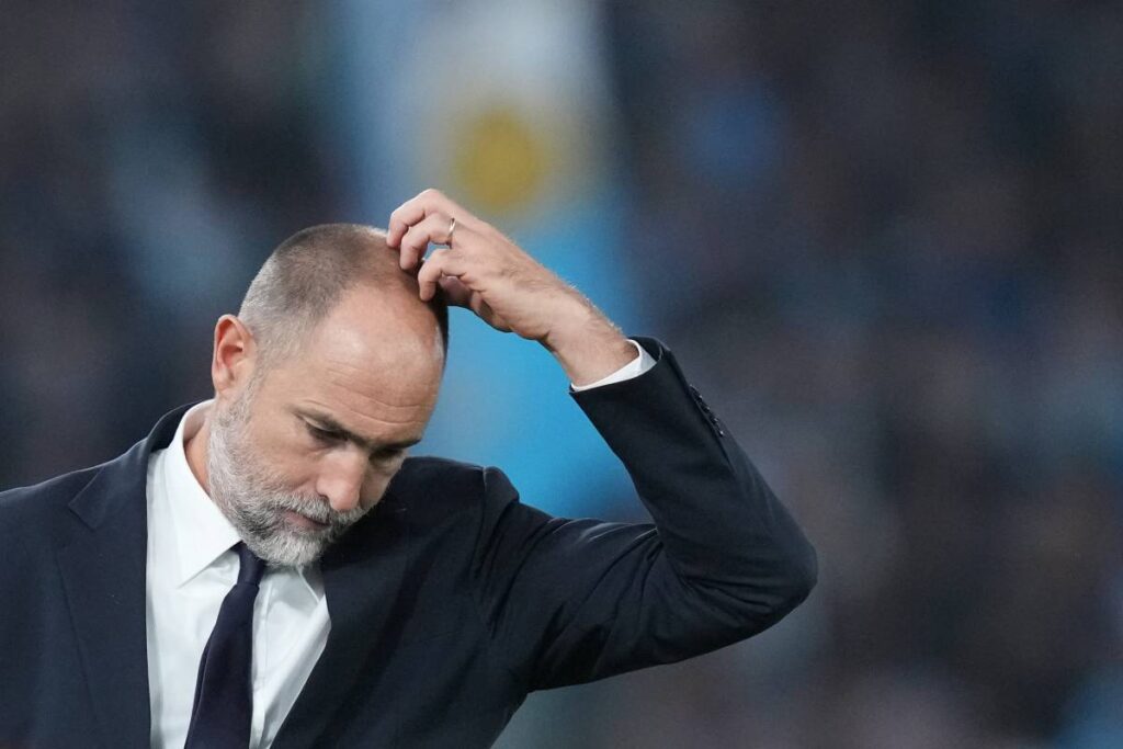 Igor Tudor perplesso in panchina con la Juventus durante una partita di campionato
