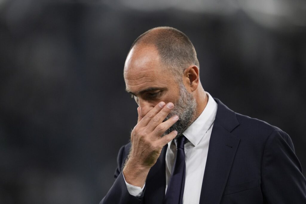 L'allenatore della Juventus Igor Tudor pensieroso prima del match contro il Parma