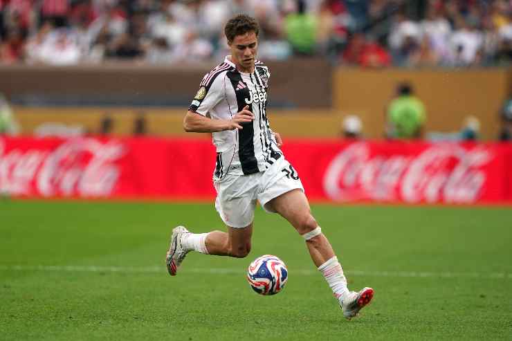 Kenan Yildiz palla al piede